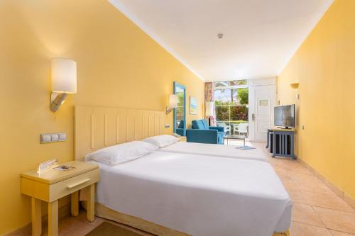 Habitación Familiar con vistas del hotel Ifa Altamarena By Lopesan Hotels. Foto 2