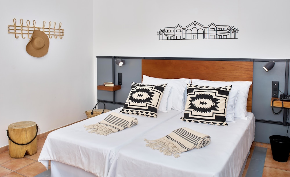 Habitación estándar con cama doble o dos individuales del hotel Coral Cotillo Beach. Foto 15
