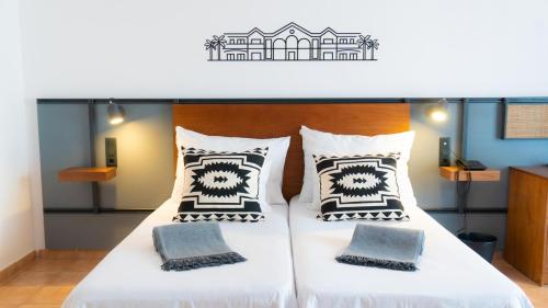 Habitación Doble con vistas a la piscina - 2 camas del hotel Coral Cotillo Beach. Foto 10