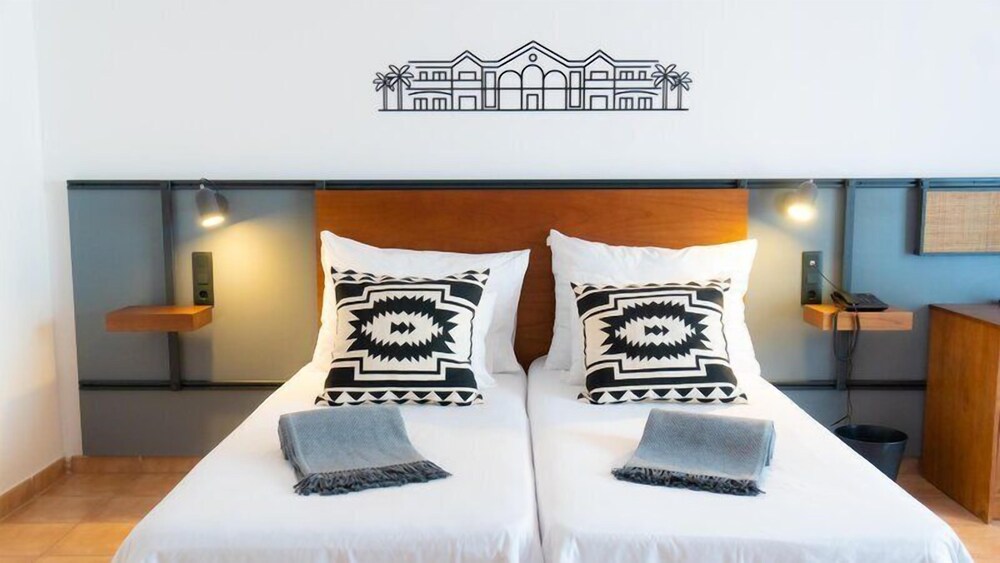 Habitación estándar con cama doble o dos individuales del hotel Coral Cotillo Beach. Foto 17