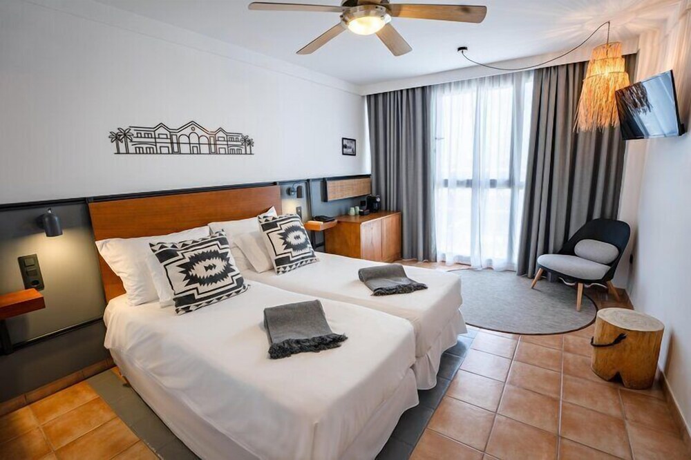 Habitación estándar con cama doble o dos individuales del hotel Coral Cotillo Beach. Foto 18