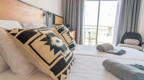 Habitación doble Vista Piscina 3 camas individuales del hotel Coral Cotillo Beach. Foto 9