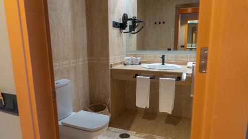 Habitación doble Vista Piscina 2 Camas individuales del hotel Coral Cotillo Beach. Foto 2