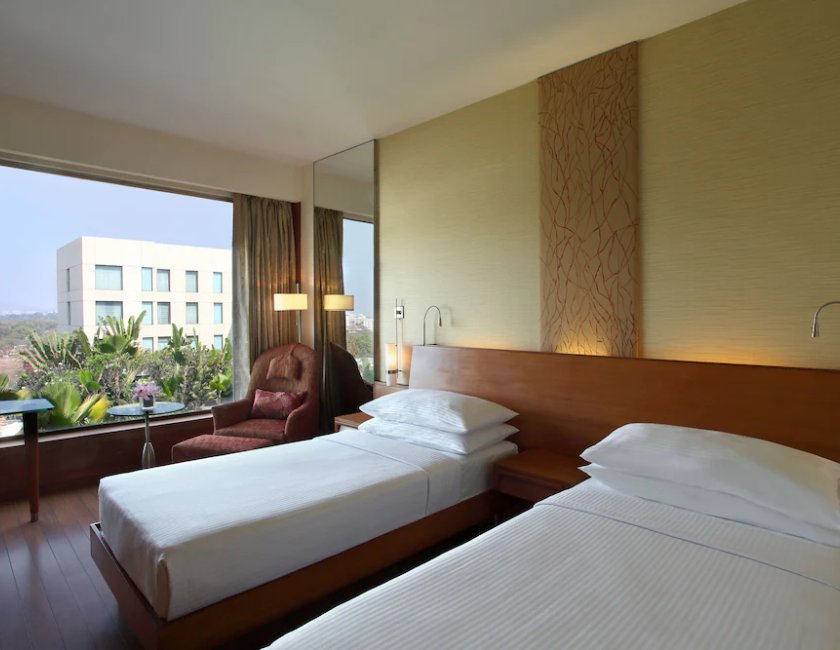 Habitación, 2 camas individuales, vistas a la piscina del hotel Hyatt Pune. Foto 2