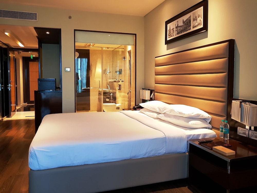 Habitación superior, 1 cama de matrimonio grande del hotel Vivanta Hyderabad, Begumpet