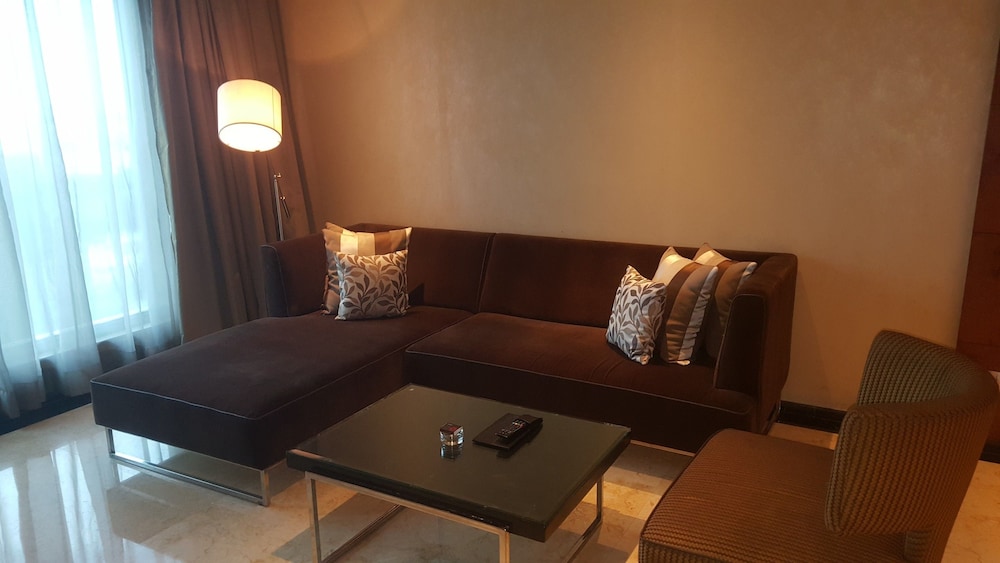 Suite Deluxe del hotel Vivanta Hyderabad, Begumpet. Foto 1