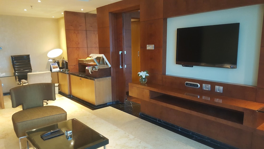 Suite Deluxe del hotel Vivanta Hyderabad, Begumpet. Foto 5
