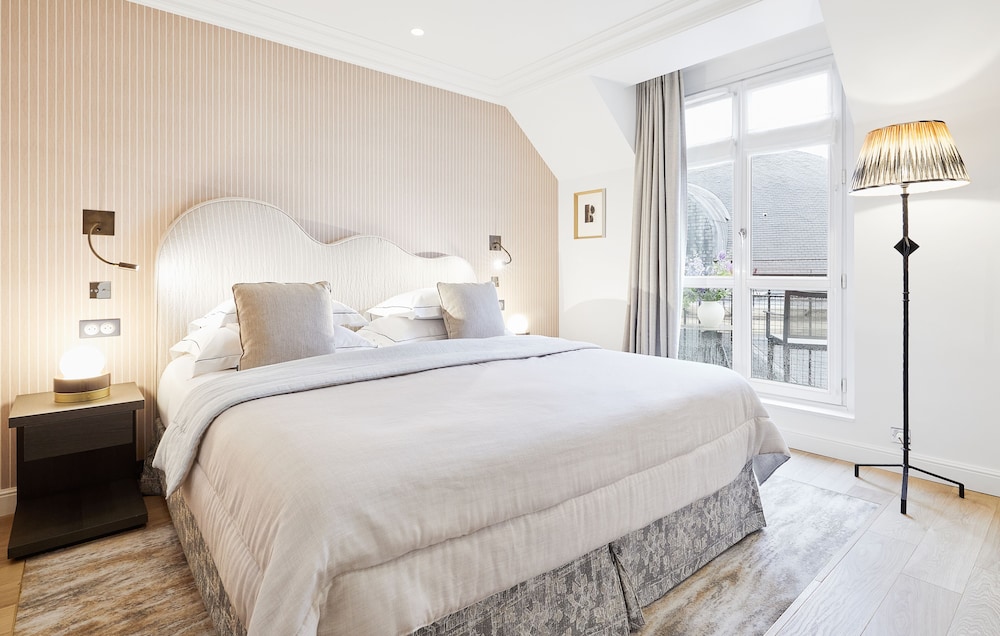 Suite, balcón del hotel Grand Du Palais Royal