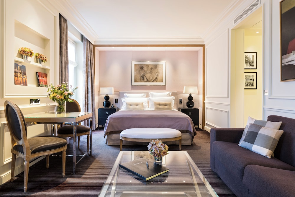 Junior Suite, balcon del hotel Grand Du Palais Royal