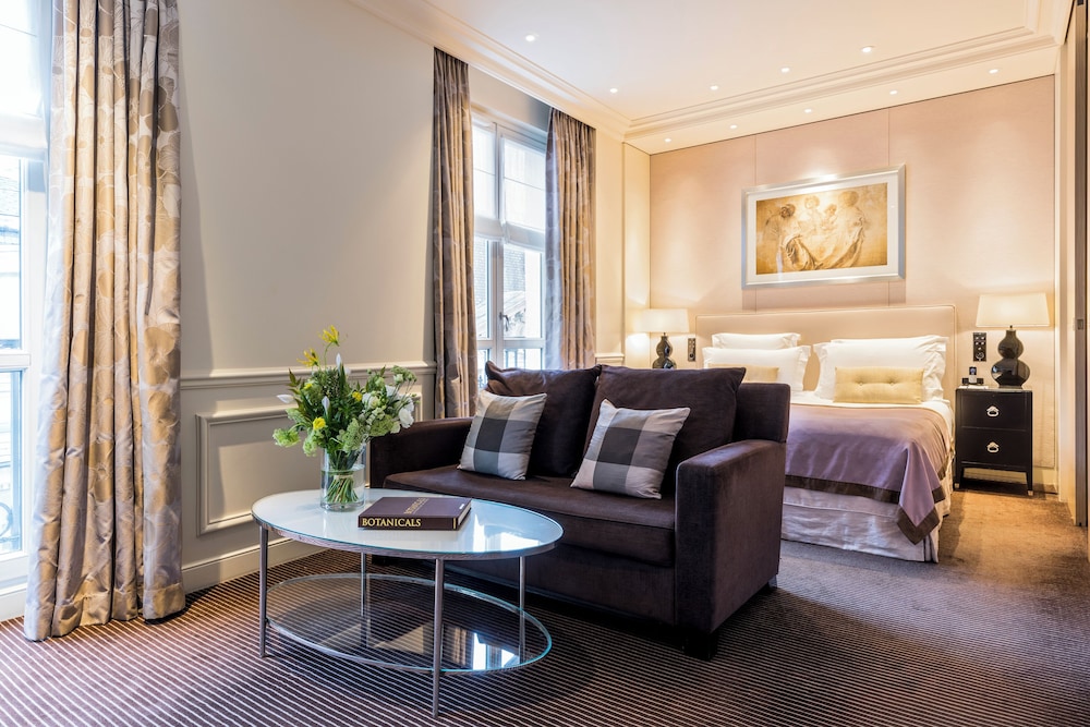 Junior Suite, balcon del hotel Grand Du Palais Royal. Foto 1