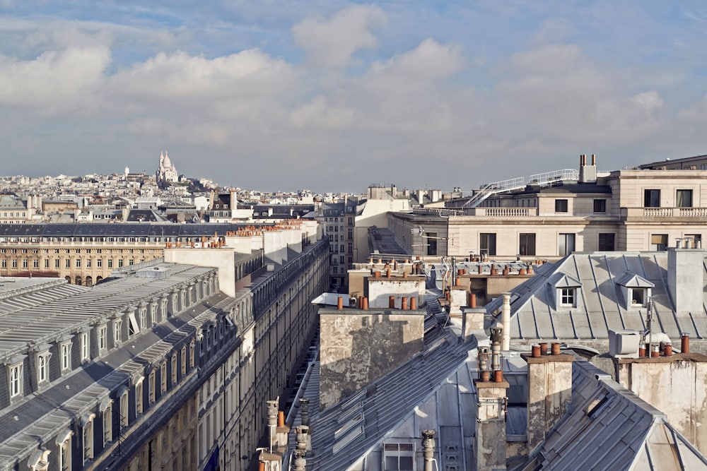 Suite Tour Eiffel del hotel Grand Du Palais Royal. Foto 6