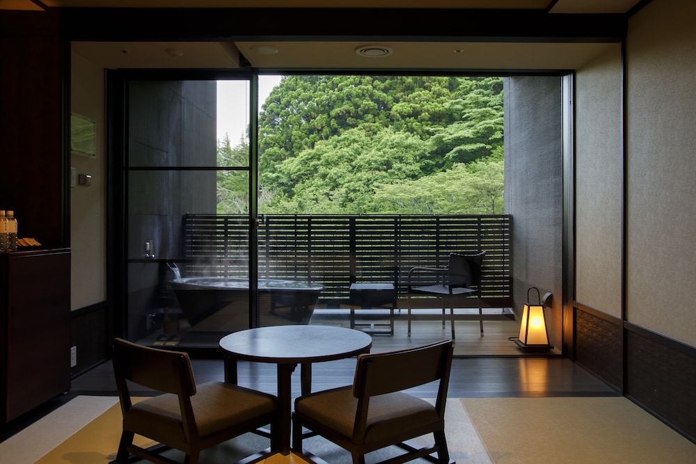 Habitación Superior con baño al aire libre y cena buffet a las 19:30 (Futones disponibles a partir del tercer huésped) del hotel Hakone Kowakien Ten-yu. Foto 13