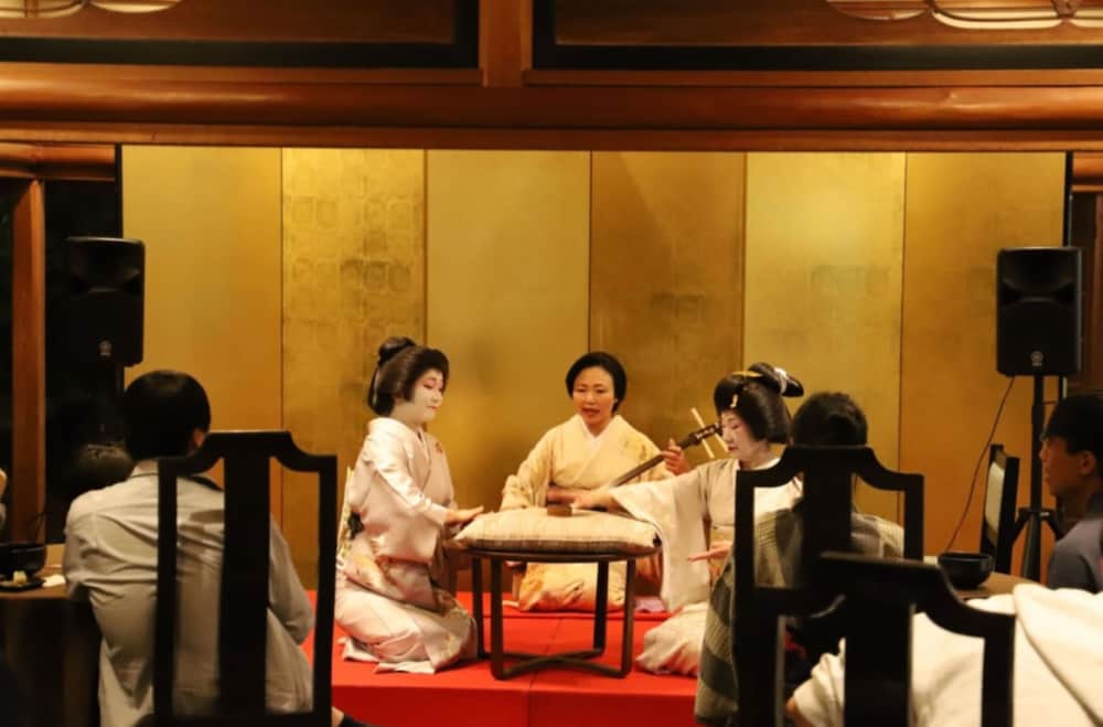 Evento de Geishas el día 26 de cada mes - Cena a las 17:00 - Habitación Superior con cena buffet japonesa/occidental del hotel Hakone Kowakien Ten-yu. Foto 7