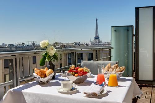Habitación Prestige con vistas a la Torre Eiffel del hotel Hôtel Du Collectionneur