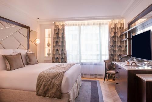 Habitación Prestige con vistas a la Torre Eiffel del hotel Hôtel Du Collectionneur. Foto 3