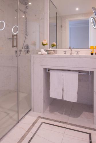 Habitación Presige - 1 cama extragrande del hotel Hôtel Du Collectionneur. Foto 3