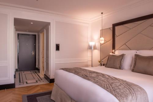 Habitación Prestige con balcón del hotel Hôtel Du Collectionneur. Foto 1