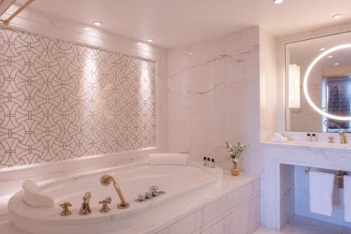 Suite Signature del hotel Hôtel Du Collectionneur. Foto 6