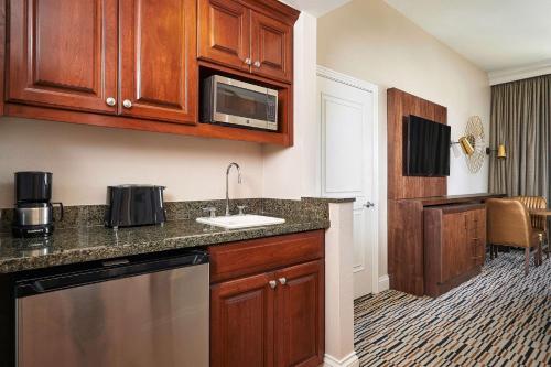 Estudio con cama extragrande del hotel Hilton Grand Vacations Club On The Las Vegas Strip. Foto 4