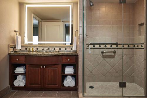 Suite de 1 dormitorio con sofá cama - Cama extragrande del hotel Hilton Grand Vacations Club On The Las Vegas Strip