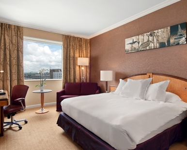 Habitación Familiar Executive con cama extragrande del hotel Hilton Paris Charles de Gaulle Airport