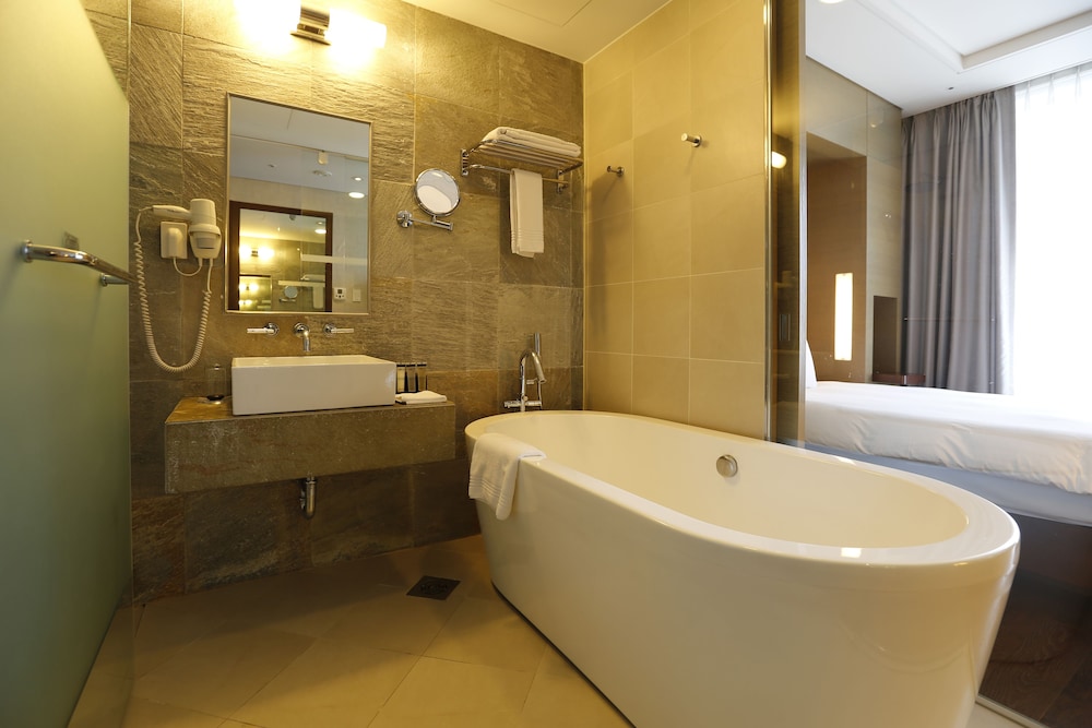 Habitación superior, 1 cama individual del hotel Grand Mercure Ambassador Changwon. Foto 2