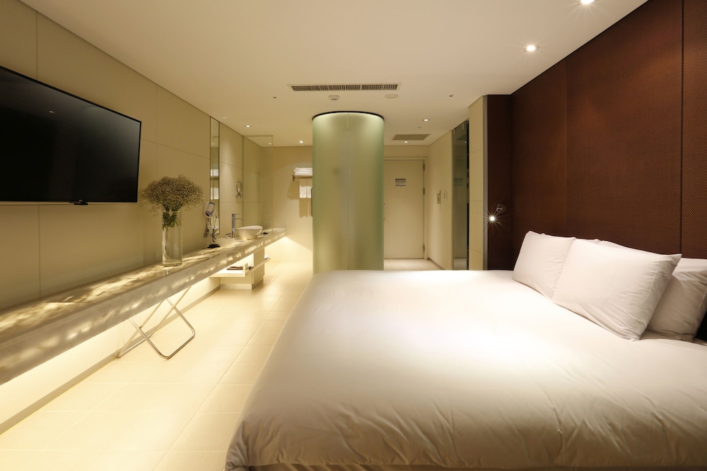 Habitación de Lujo, 1 cama king size del hotel Grand Mercure Ambassador Changwon. Foto 1