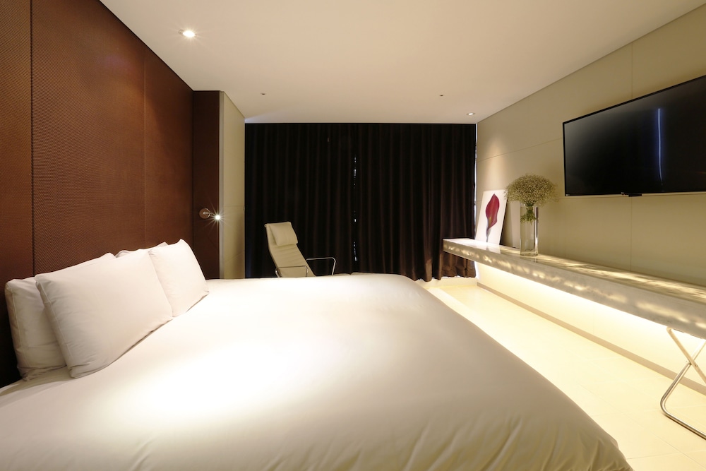 Habitación de Lujo, 1 cama king size del hotel Grand Mercure Ambassador Changwon. Foto 2