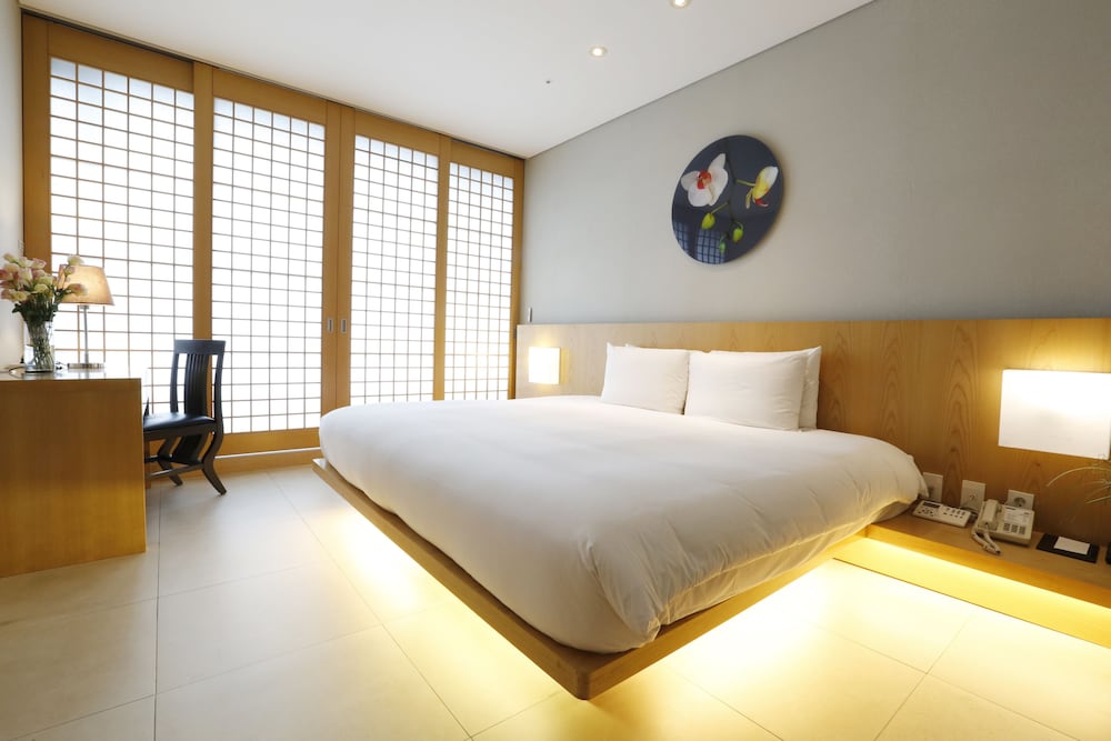 Habitación de Lujo, 1 cama king size del hotel Grand Mercure Ambassador Changwon. Foto 4