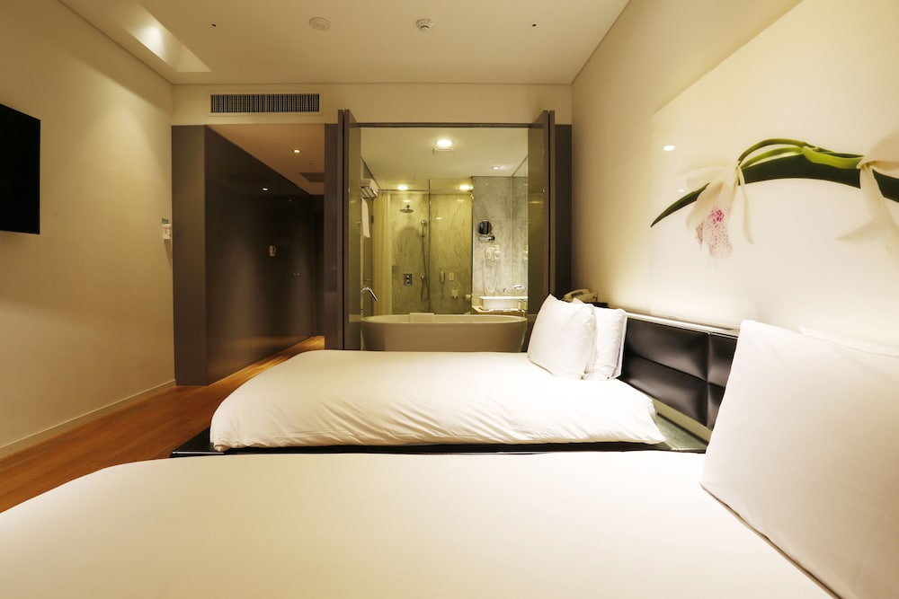 Habitación de lujo, 2 camas individuales del hotel Grand Mercure Ambassador Changwon. Foto 2