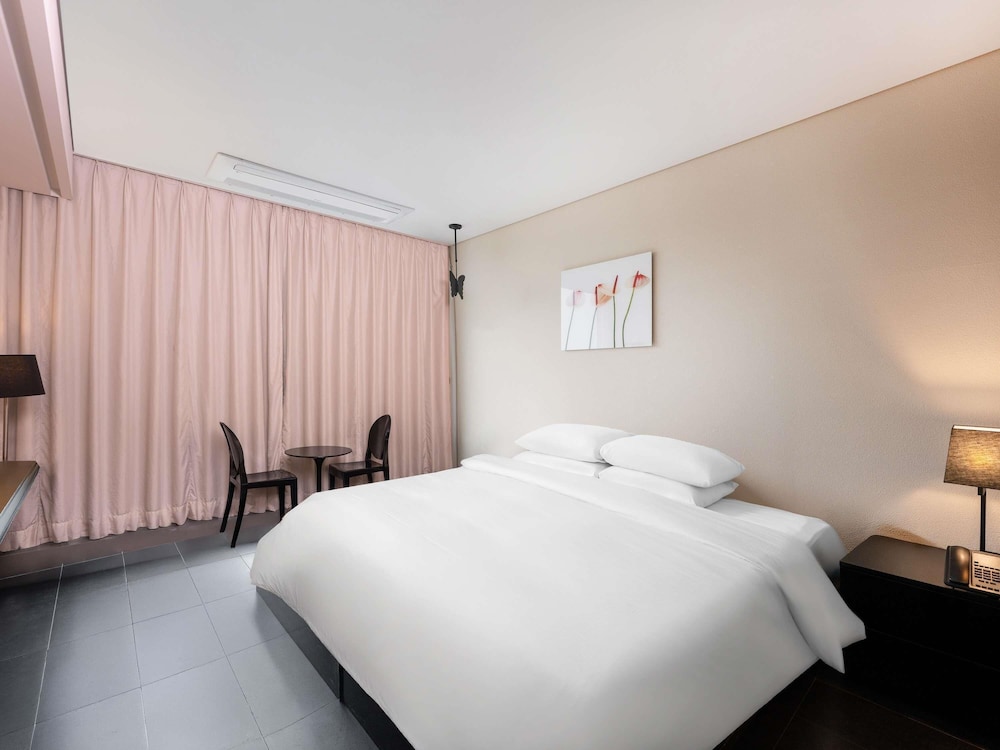 Habitación de Lujo, 1 cama king size del hotel Grand Mercure Ambassador Changwon. Foto 7