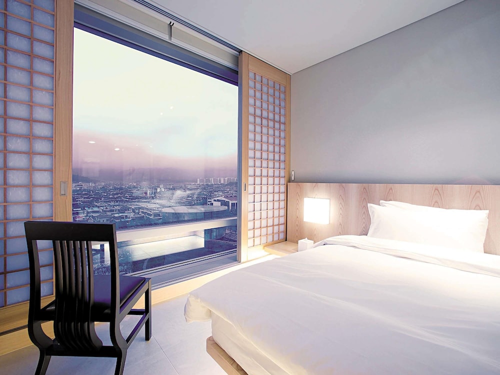 Habitación de Lujo, 1 cama king size del hotel Grand Mercure Ambassador Changwon. Foto 12