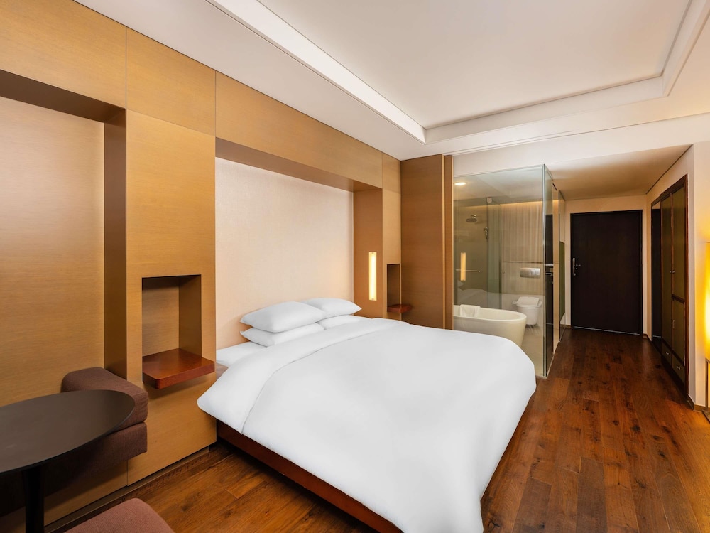 HABITACIÓN EJECUTIVA, 1 Cama King Size del hotel Grand Mercure Ambassador Changwon. Foto 7