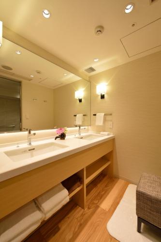Habitación Doble Hollywood de lujo con acceso al centro de fitness - No fumadores (49,5 m²) del hotel Kyoto Tokyu. Foto 2