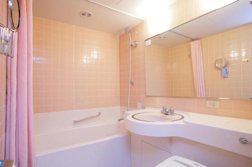 Habitación Triple Estándar con acceso al centro de fitness - Para no fumadores del hotel Kyoto Tokyu. Foto 5