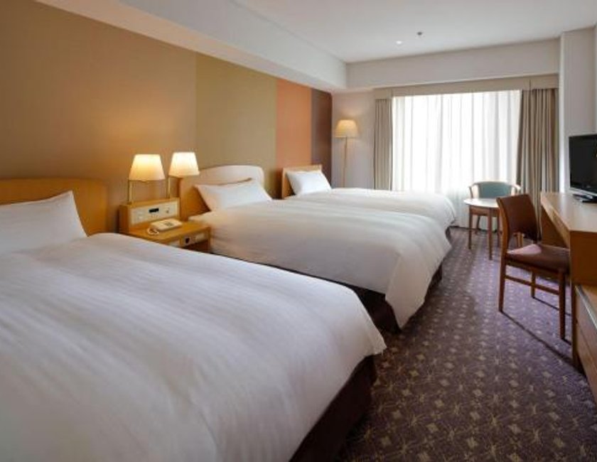 Habitación Doble Grande con 2 camas y cama supletoria - Planta estándar del edificio principal - No Fumadores del hotel Miyako Kyoto Hachijo. Foto 2