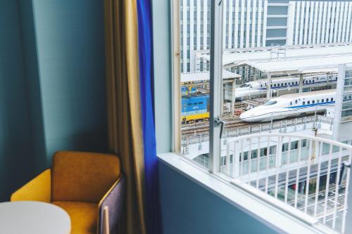 Habitación Superior con dos camas y vistas al tren - Planta premium del edificio principal - No fumadores del hotel Miyako Kyoto Hachijo. Foto 2