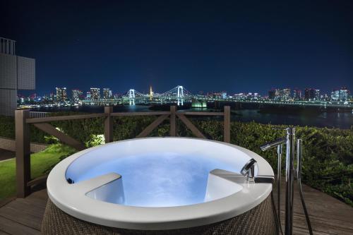 Suite Doble Deluxe de 80 m² con terraza y bañera de hidromasaje - 2 camas - No fumadores del hotel Hilton Tokyo Odaiba