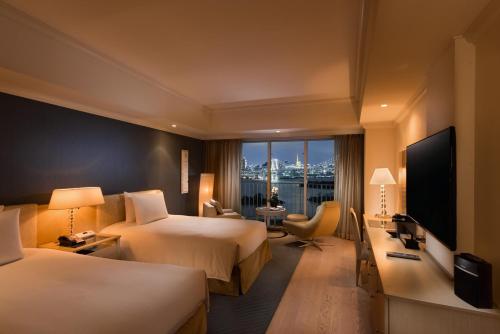 Habitación Doble Premium Executive de 40 m² con vistas al Puente Rainbow - 2 camas - No fumadores del hotel Hilton Tokyo Odaiba. Foto 5