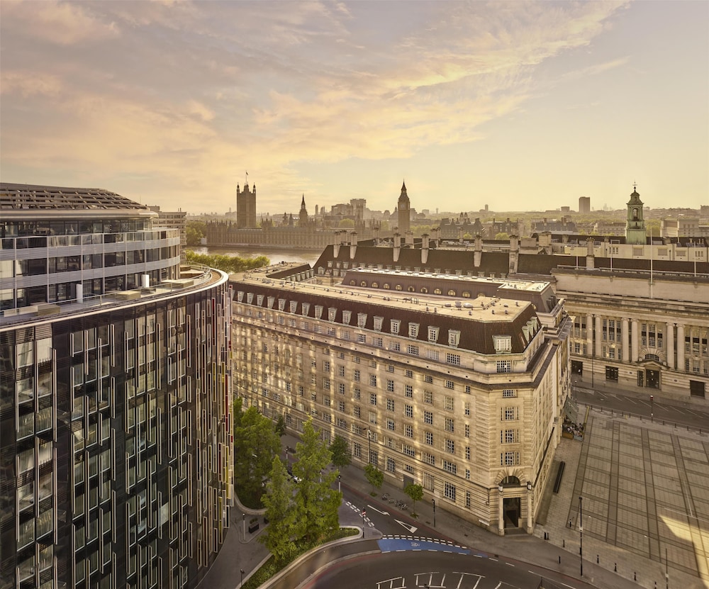 Ático, 1 habitación del hotel Park Plaza County Hall London. Foto 9