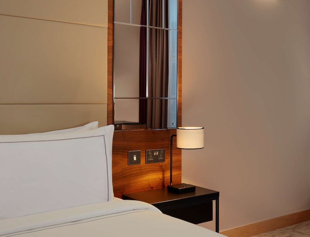 Habitación superior, 2 camas individuales del hotel Park Plaza County Hall London. Foto 2