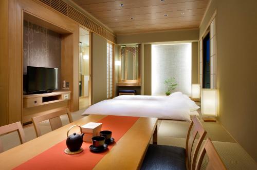 Habitación de estilo japonés para no fumadores del hotel Rihga Royal Kyoto. Foto 1