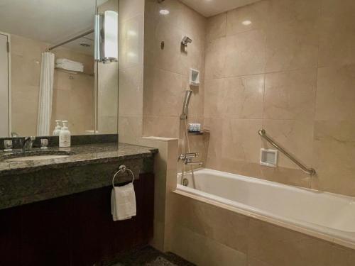 Suite Junior Doble con acceso a la piscina y al centro de fitness - 2 camas - 10ª planta - No fumadores del hotel Rihga Royal Kyoto. Foto 4