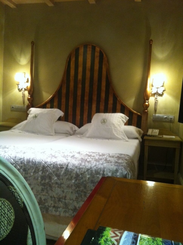 Habitación económica con 2 camas individuales del hotel Sacristía De Santa Ana