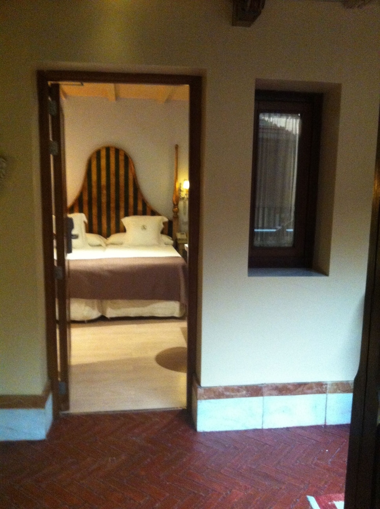 Habitación económica con 2 camas individuales del hotel Sacristía De Santa Ana. Foto 3