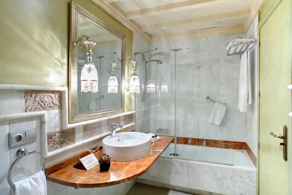 Habitación económica con 2 camas individuales del hotel Sacristía De Santa Ana. Foto 4