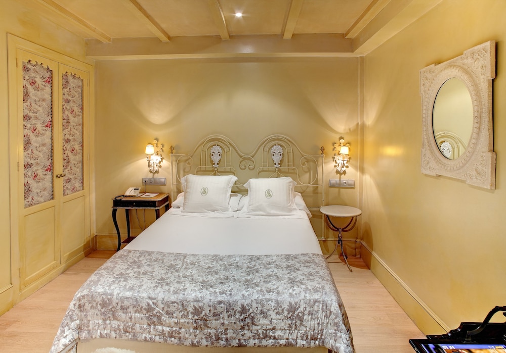 Habitación económica doble del hotel Sacristía De Santa Ana. Foto 2