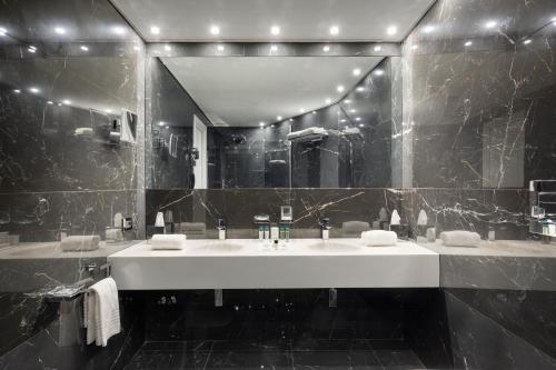 Suite Junior con terraza del hotel LHP Napoli Palace and spa. Foto 2