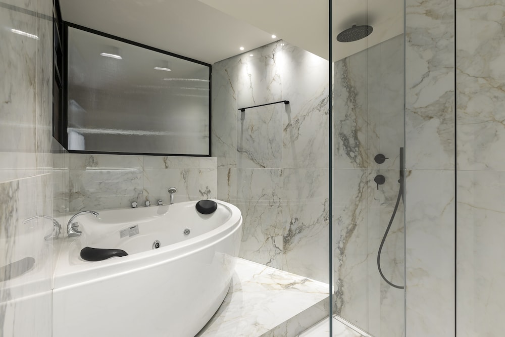 Executive Suite with Jacuzzi del hotel The Stanley. Foto 9