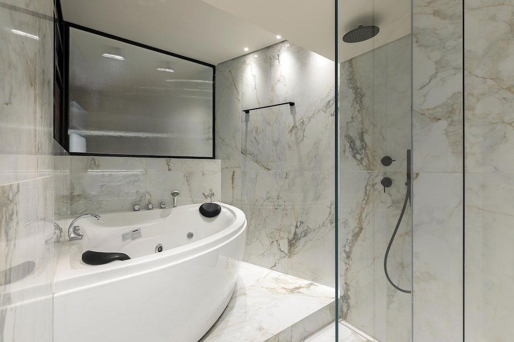 Executive Suite with Jacuzzi del hotel The Stanley. Foto 11